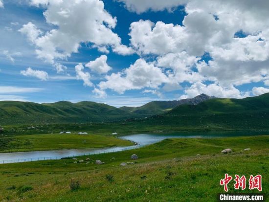 圖為果洛州境內的年保玉則。（資料圖）　孫?！z