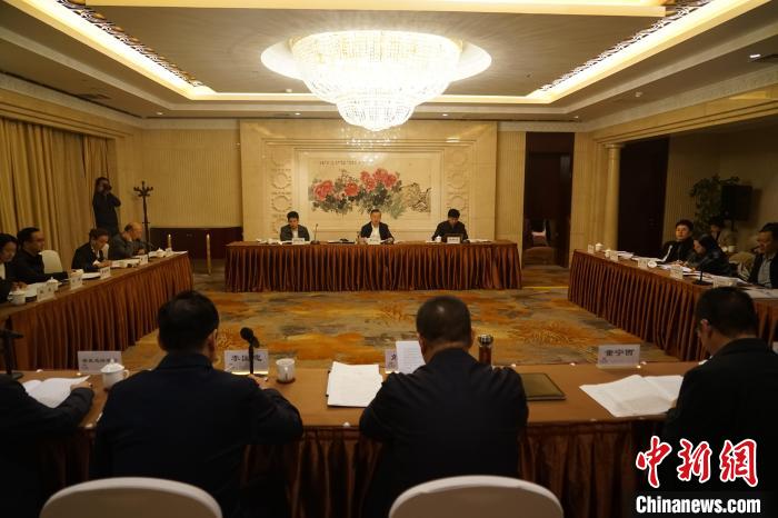 圖為座談會(huì)現(xiàn)場(chǎng)?！∨擞隄?攝