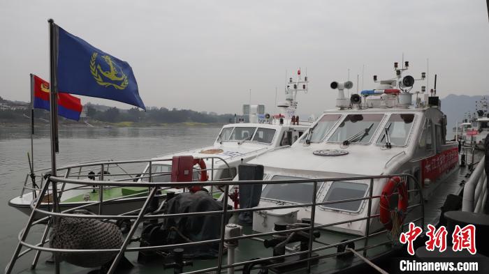 聯(lián)合巡江守護活動現(xiàn)場?！〗部h融媒體中心 攝