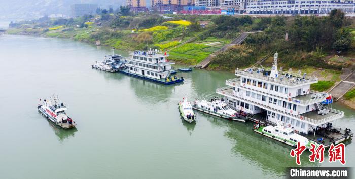 聯(lián)合巡江守護活動現(xiàn)場。　江安縣融媒體中心 攝