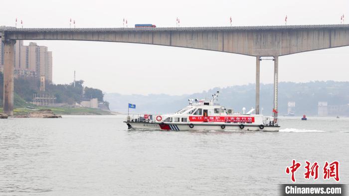 聯(lián)合巡江守護活動現(xiàn)場?！〗部h融媒體中心 攝