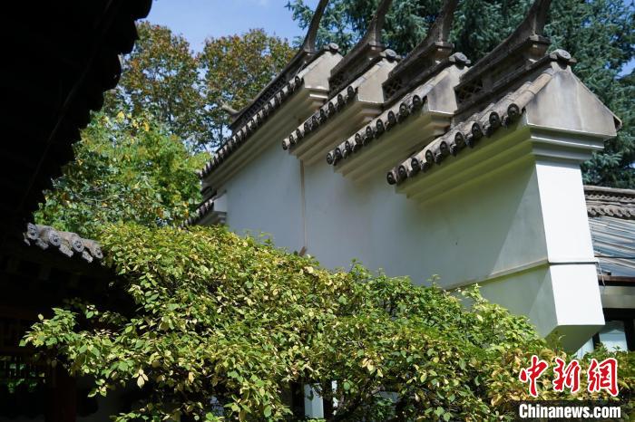 圖為西寧園林植物園內(nèi)的蘇式風(fēng)格建筑?！●R銘言 攝