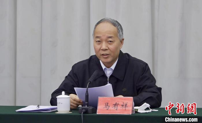 圖為農(nóng)業(yè)農(nóng)村部副部長(zhǎng)馬有祥在部省共同打造青海綠色有機(jī)農(nóng)畜產(chǎn)品輸出地推進(jìn)會(huì)議上講話?！±罱瓕?攝