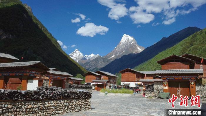 圖為西藏林芝市工布江達縣錯高古村?！≈x牧 攝