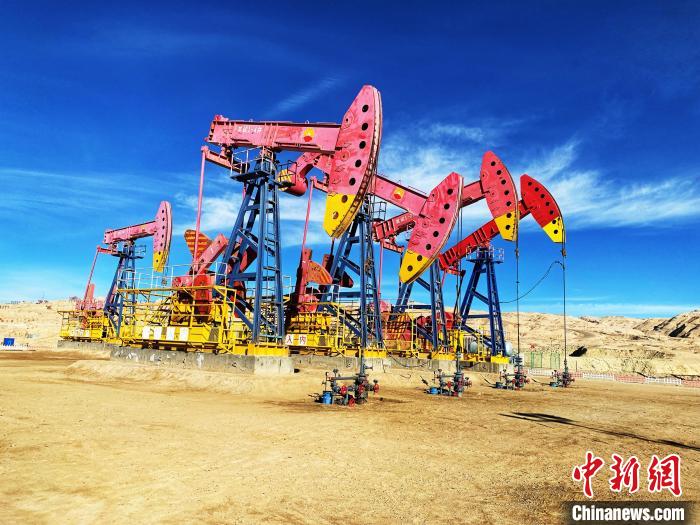 圖為青海油田采油基地。　孫睿 攝