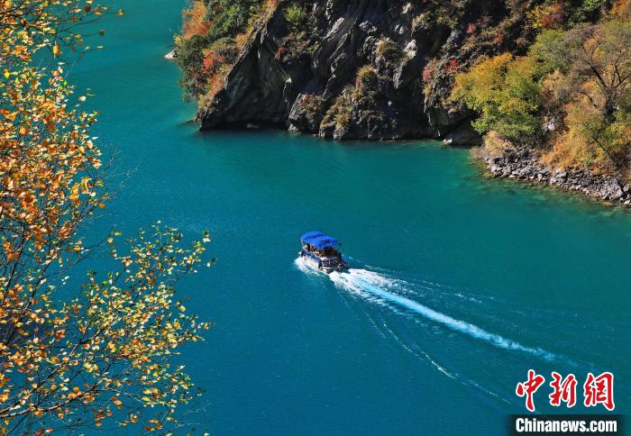 松坪溝風(fēng)光?！『吻搴?攝