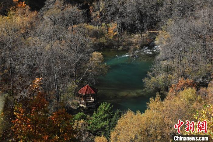 松坪溝風(fēng)光?！⑼?攝