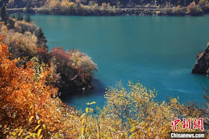 松坪溝風(fēng)光?！⑼?攝