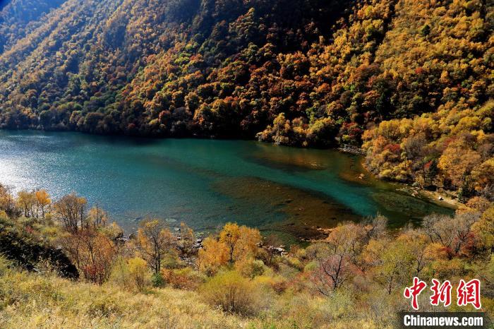 松坪溝風(fēng)光?！『吻搴?攝