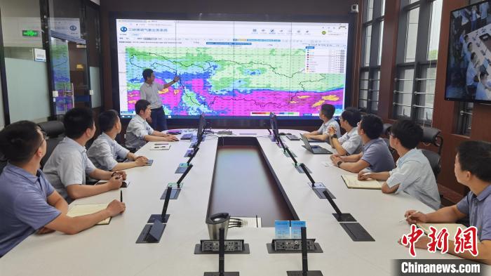 三峽梯調(diào)開展聯(lián)合會(huì)商。(資料圖) 莫祖鳳 攝