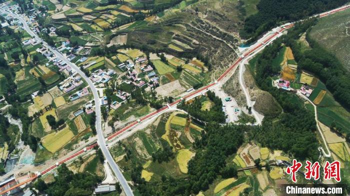 圖為引大濟(jì)湟北干渠二期的倒虹吸。(資料圖) 青海省水利廳 供圖