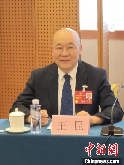 圖為全國(guó)政協(xié)委員，農(nóng)工黨青海省委會(huì)主委王昆。　受訪者供圖