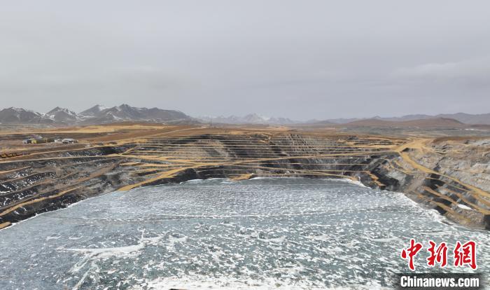 航拍圖為青海省海西蒙古族藏族自治州天峻縣木里礦區(qū)。　馬銘言 攝