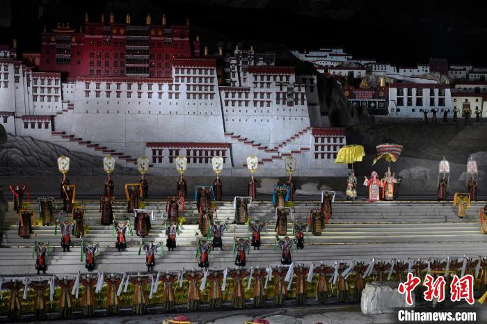 3月17日，西藏拉薩，《文成公主》大型史詩劇演出現(xiàn)場(chǎng)?！±盍?攝