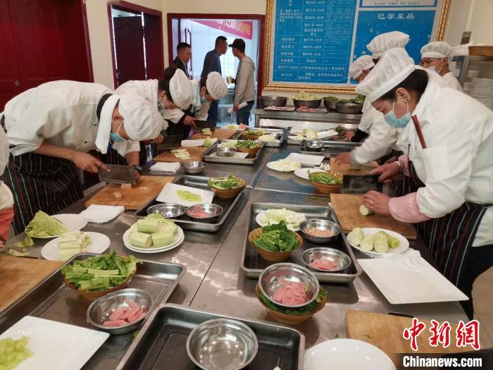 拉薩聚焦高校畢業(yè)生、農(nóng)牧民就業(yè)任務(wù)指標(biāo)均超額完成