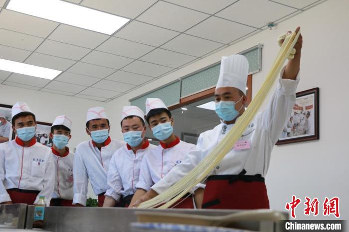 甘肅推特色企業(yè)新型學(xué)徒制培訓(xùn)：企校合作、工學(xué)交替