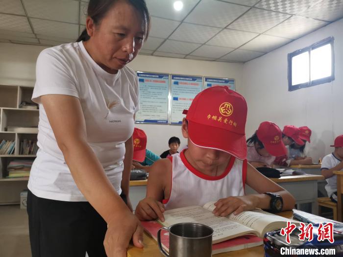 甘肅鄉(xiāng)村巾幗標(biāo)兵干一行愛(ài)一行：教書(shū)、建勞務(wù)施工隊(duì)成“大拿”