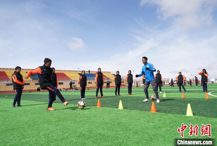 圖為孩子們正在進行訓練?！●R銘言 攝