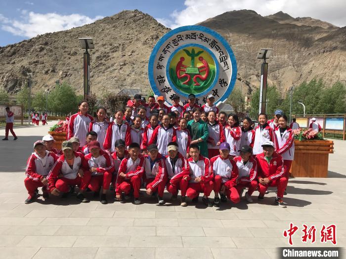 杭州學軍中學校長陳萍:脫貧攻堅教育須先行