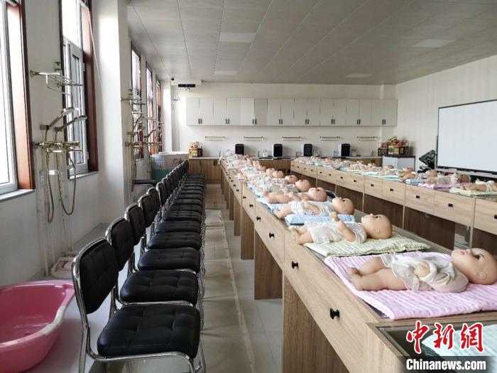 由人社部重點(diǎn)幫扶打造的“天鎮(zhèn)保姆”，已成為全國知名的勞務(wù)輸出品牌?！》尔惙?攝