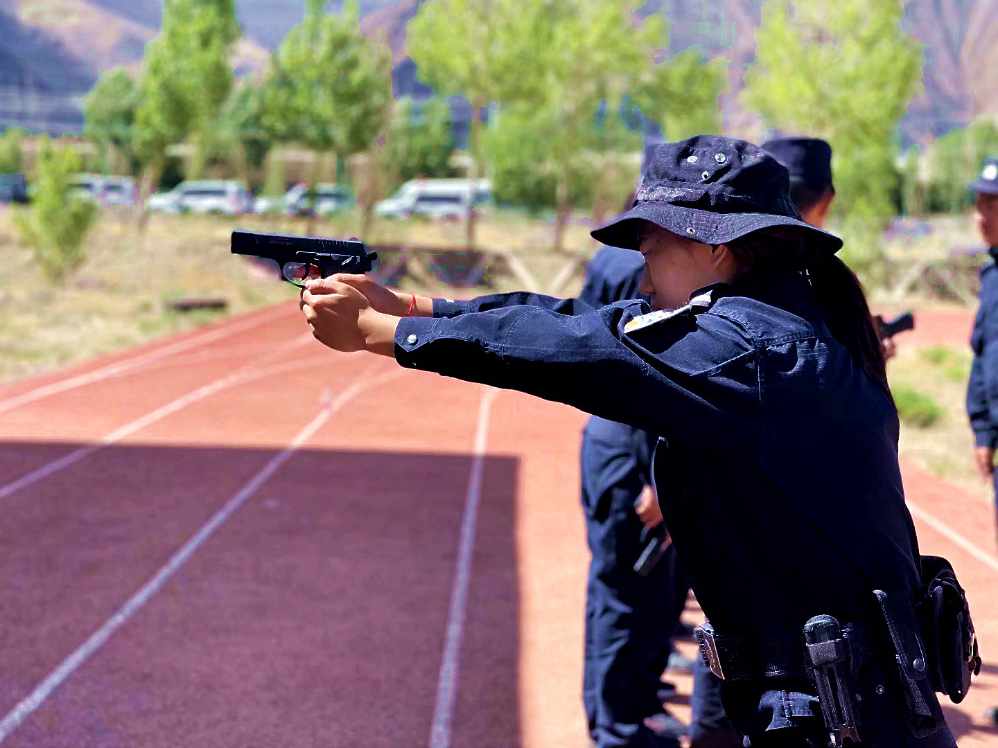 訓(xùn)練場(chǎng)上的索朗曲珍 (勒布邊境派出所供圖).jpg?x-oss-process=style/w10 訓(xùn)練場(chǎng)上的索朗曲珍 (勒布邊境派出所供圖).jpg?x-oss-process=style/w10