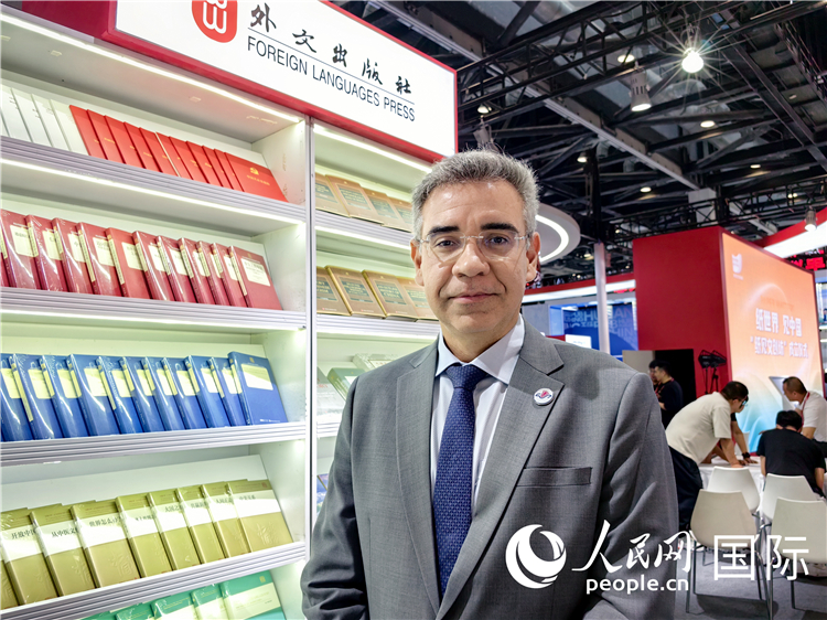 巴西東進(jìn)出版社社長(zhǎng)高文勇接受人民網(wǎng)專訪。人民網(wǎng)記者 符園園攝