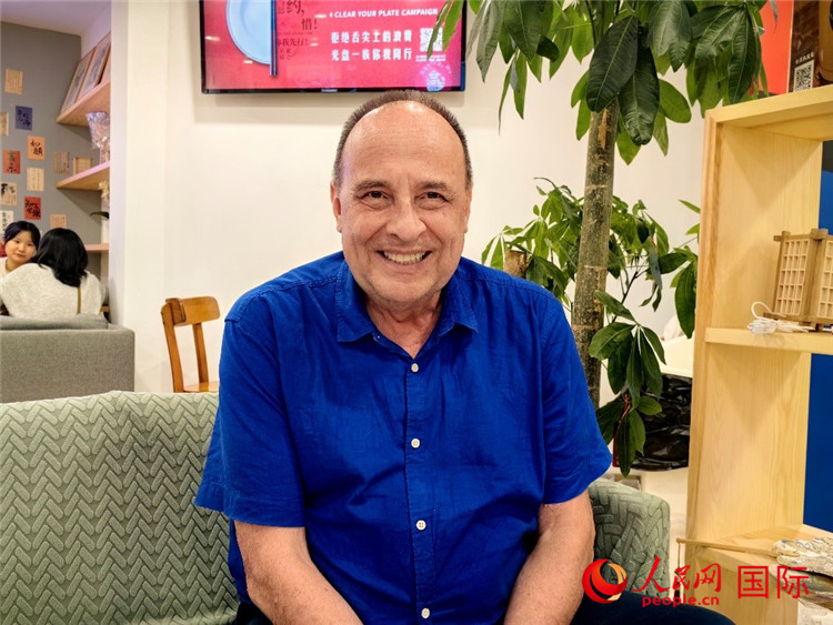 巴西坎皮納斯州立大學文學院資深教授弗朗西斯科·福特·哈德曼接受人民網(wǎng)專訪。人民網(wǎng)記者 符園園攝