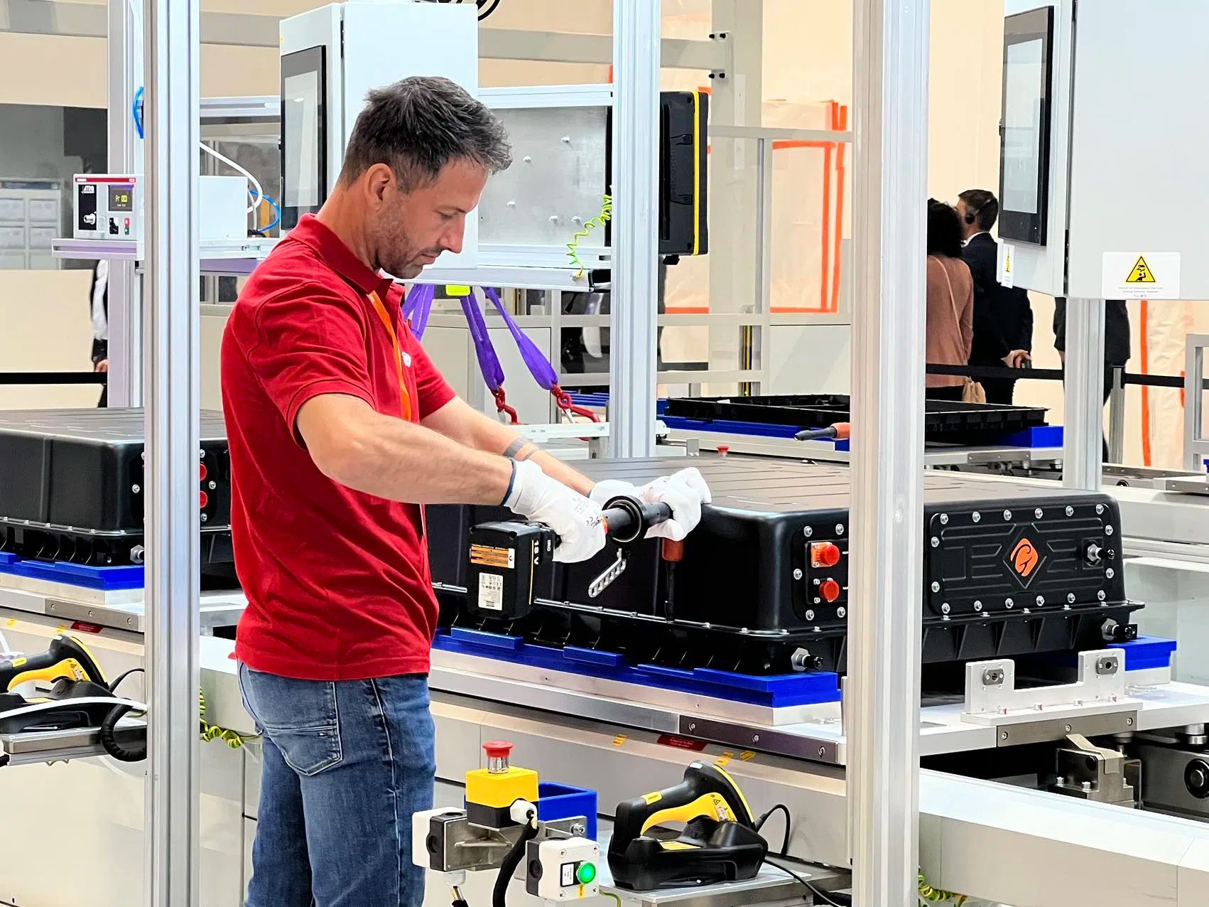 2023年9月國軒高科哥廷根工廠首款電池產(chǎn)品線投產(chǎn)。人民網(wǎng)記者 李強攝