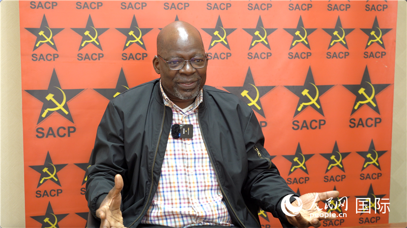 南非共產(chǎn)黨總書記索利 馬派拉接受人民網(wǎng)記者采訪。人民網(wǎng) 劉暢攝