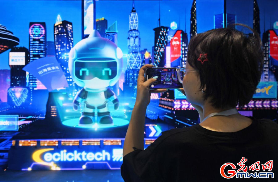 組圖丨AI、網(wǎng)絡(luò)安全、跨境電商……數(shù)字經(jīng)濟(jì)如此 “陜”耀