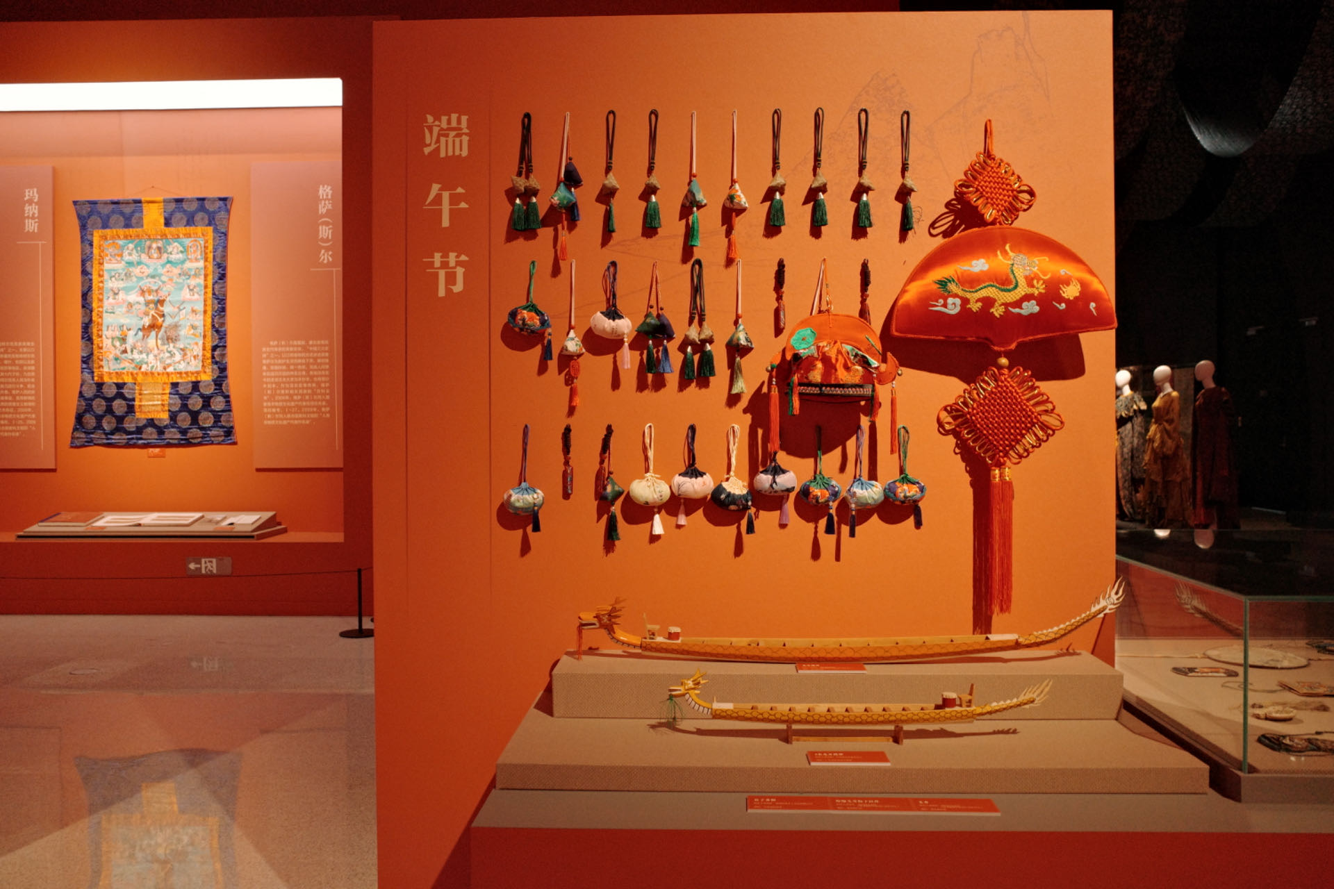 “氣象萬千——中國非遺保護實踐主題展”展示了端午節(jié)主題的非遺。人民網(wǎng)記者 劉微攝