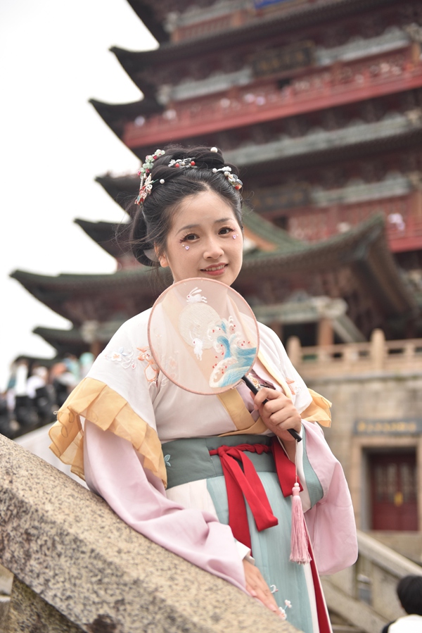 南昌滕王閣“古風(fēng)游”。受訪者供圖