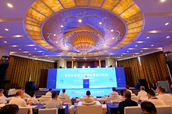 講好中華民族共同體故事，讓網(wǎng)絡(luò)“連心”更“聚心”