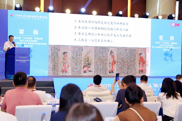 講好中華民族共同體故事，讓網(wǎng)絡(luò)“連心”更“聚心”