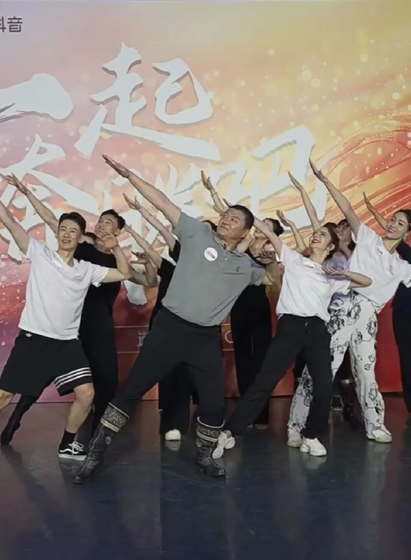 講好中華民族共同體故事，讓網(wǎng)絡(luò)“連心”更“聚心”