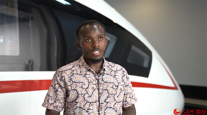 北京交通大學肯尼亞籍留學生卡里烏接受人民網(wǎng)采訪。人民網(wǎng) 周琳佳攝