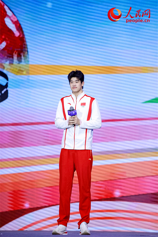 潘展樂分享自己的成長(zhǎng)經(jīng)歷。人民網(wǎng)記者 于凱攝