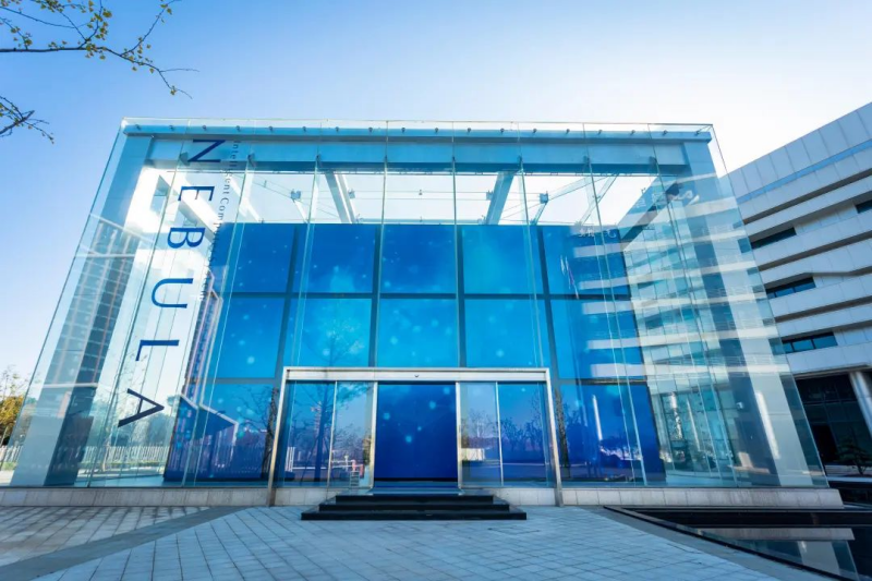 【烏鎮(zhèn)觀潮】加速智慧互聯(lián)，從“枕水烏鎮(zhèn)”駛向“數(shù)字藍?！? oldsrc=