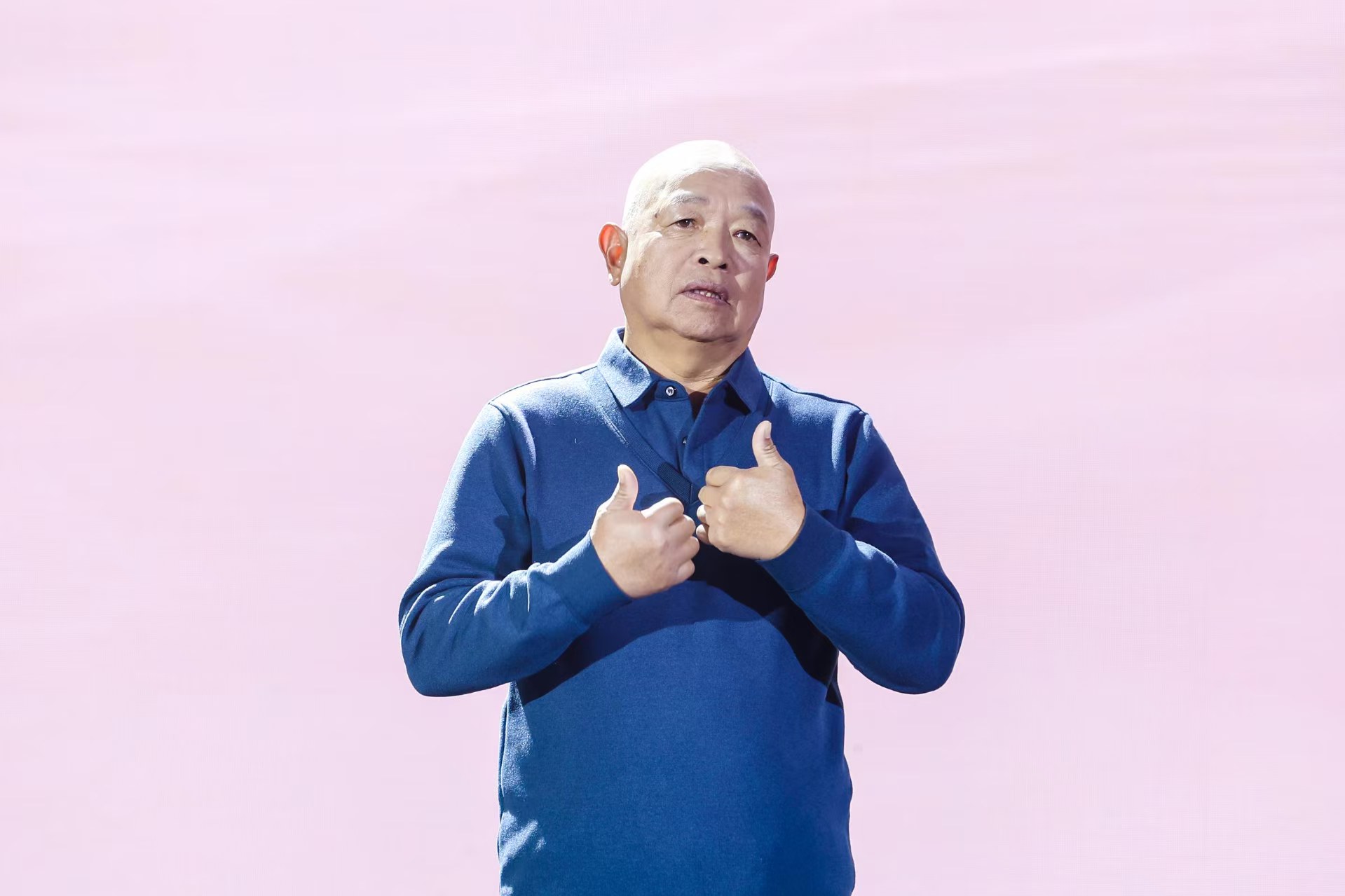 “山東好人”、煙臺市無聲洗車場經(jīng)理柳興濤。人民視頻供圖。