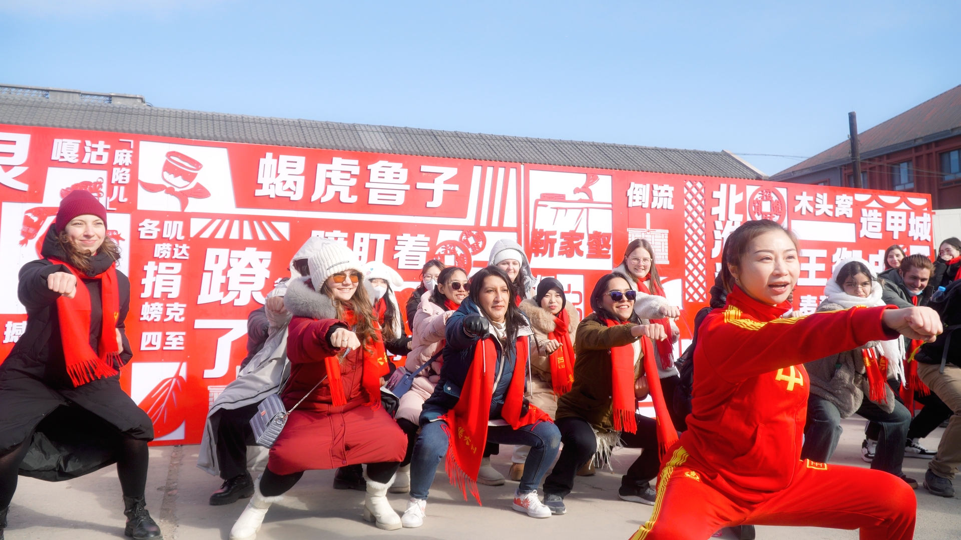 津彩過大年 | 國際青年趕鄉(xiāng)村大集 這個(gè)非遺春節(jié)收獲多多