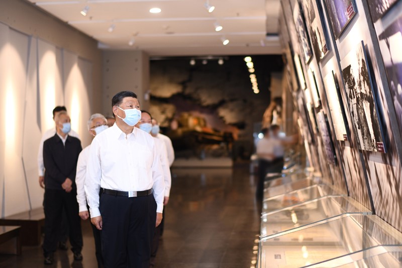 2022年8月16日至17日，中共中央總書記、國(guó)家主席、中央軍委主席習(xí)近平在遼寧考察。這是16日下午，習(xí)近平在錦州市考察遼沈戰(zhàn)役紀(jì)念館。 新華社記者 燕雁 攝