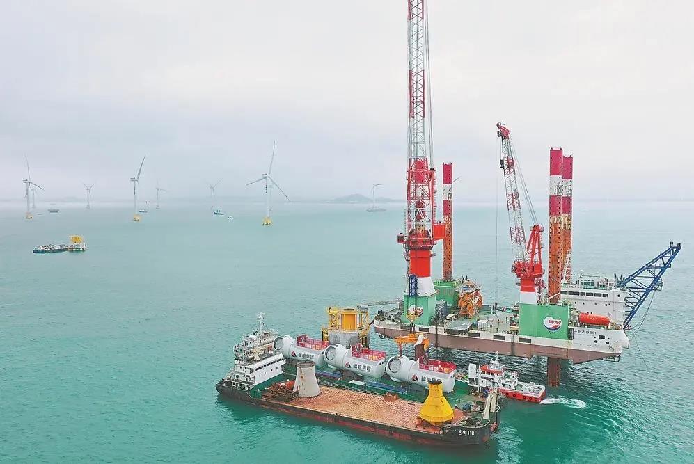 福能集團(tuán)曾是“一煤獨(dú)大”的老國(guó)企，近年來(lái)積極轉(zhuǎn)型，布局新能源、新材料、醫(yī)療健康等領(lǐng)域。圖為福能集團(tuán)三川海上風(fēng)電項(xiàng)目。（資料圖片）