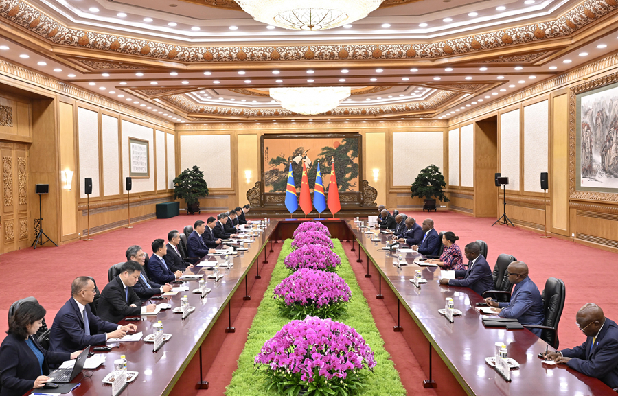 9月2日上午，國(guó)家主席習(xí)近平在北京人民大會(huì)堂會(huì)見來華出席中非合作論壇北京峰會(huì)的剛果（金）總統(tǒng)齊塞克迪。