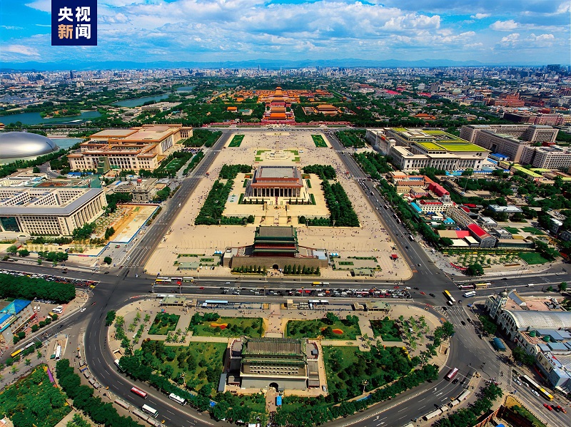 △全長(zhǎng)7.8公里的北京中軸線上，分布有鐘鼓樓、景山、故宮等15處遺產(chǎn)構(gòu)成要素。