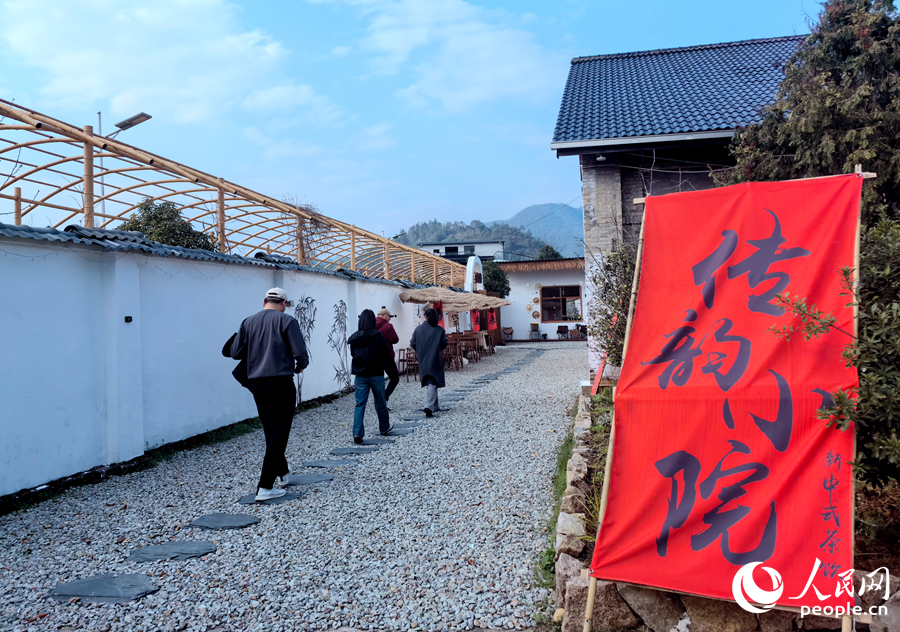 舊茶廠改造后的“傳韻小院”新中式茶館。人民網(wǎng)記者 林曉麗攝