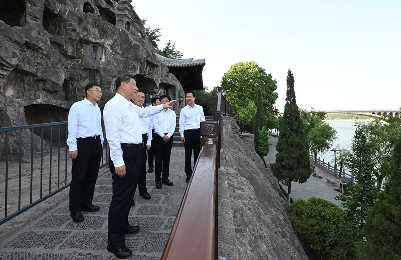 2025年5月19日至20日，中共中央總書記、國家主席、中央軍委主席習(xí)近平在河南考察。這是19日下午，習(xí)近平在洛陽龍門石窟考察。新華社記者 謝環(huán)馳 攝