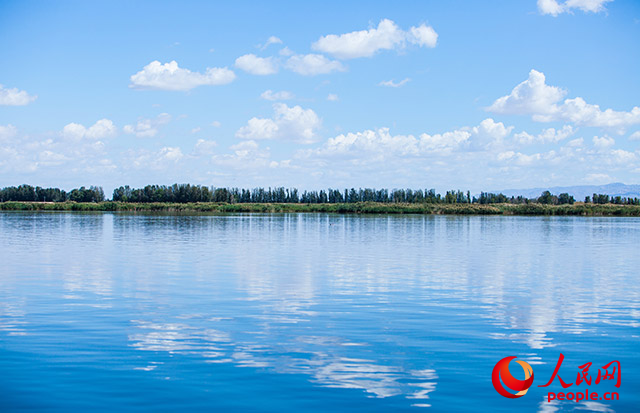 烏梁素海風景秀美。人民網(wǎng) 孟佳澍攝