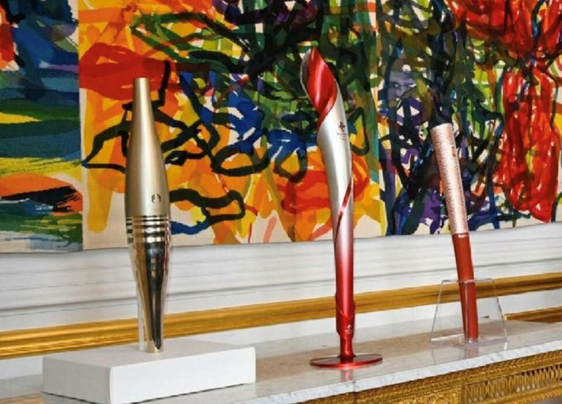 中法元首互贈(zèng)的奧運(yùn)火炬。