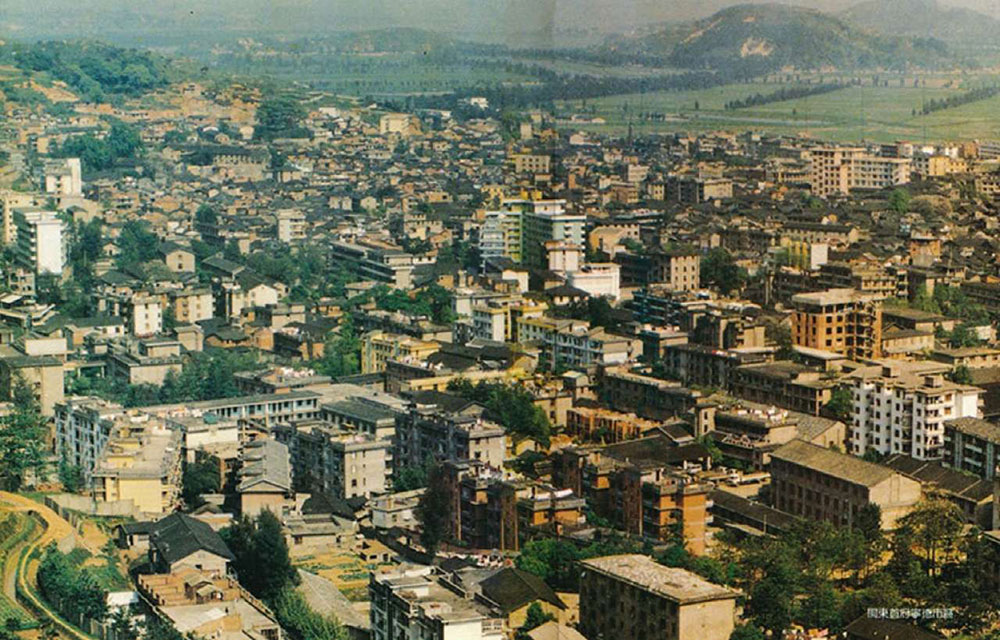 1988年寧德城區(qū)風貌。（圖源：《習近平在寧德》）