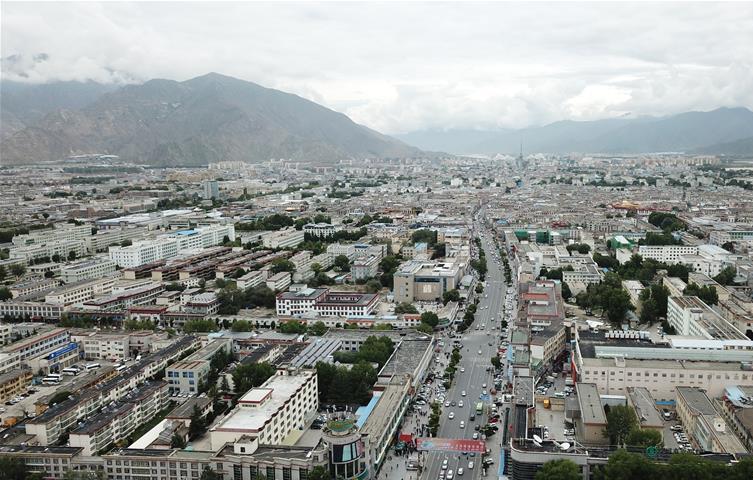 8??10日無(wú)人機(jī)拍攝的拉薩城市一景???新華社記??? 王益?? ??.jpg